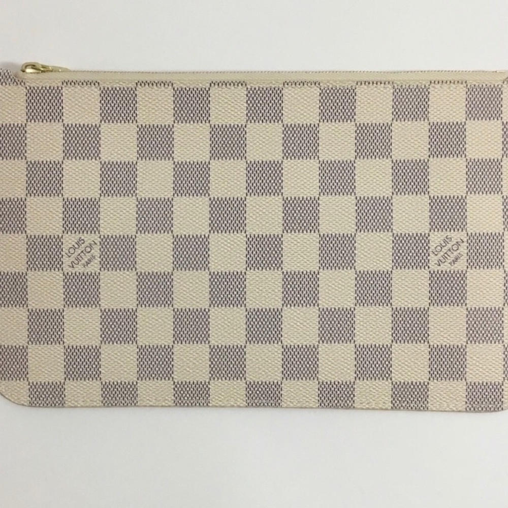 ✨✨Louis Vuitton Damier Azur wristlet✨✨